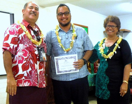 Derek Helsham with Vice President Dr. Lina Scanlan and ACNR Director Aufa’i Ropeti Apulu Areta